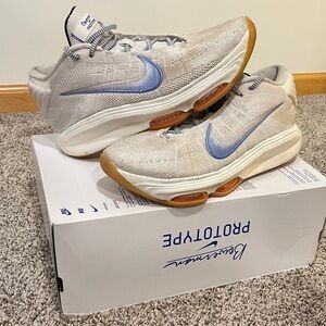 Nike GT hustle basketball shoes size 10.5